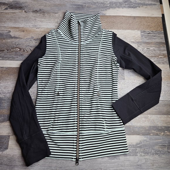 Lululemon Daily Yoga Jacket Size 4 Mint Green + Black Stripes - Picture 2 of 13